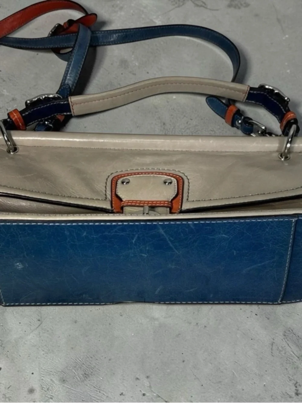 Coach Vintage Y2K City Willis 2
Way Colorblock Leather Turn
Lock Crossbody Bag - Picture 10 of 13